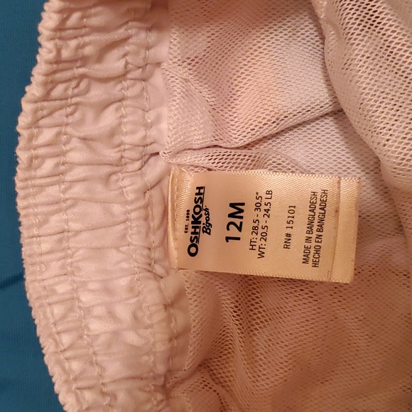 OshKosh baby boy swim shirt and trunk - Picture 3 of 4